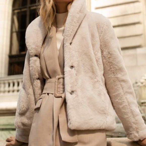 💥5 for 35$💥 Cream Fuzzy Jacket - NWOT - Picture 1 of 3
